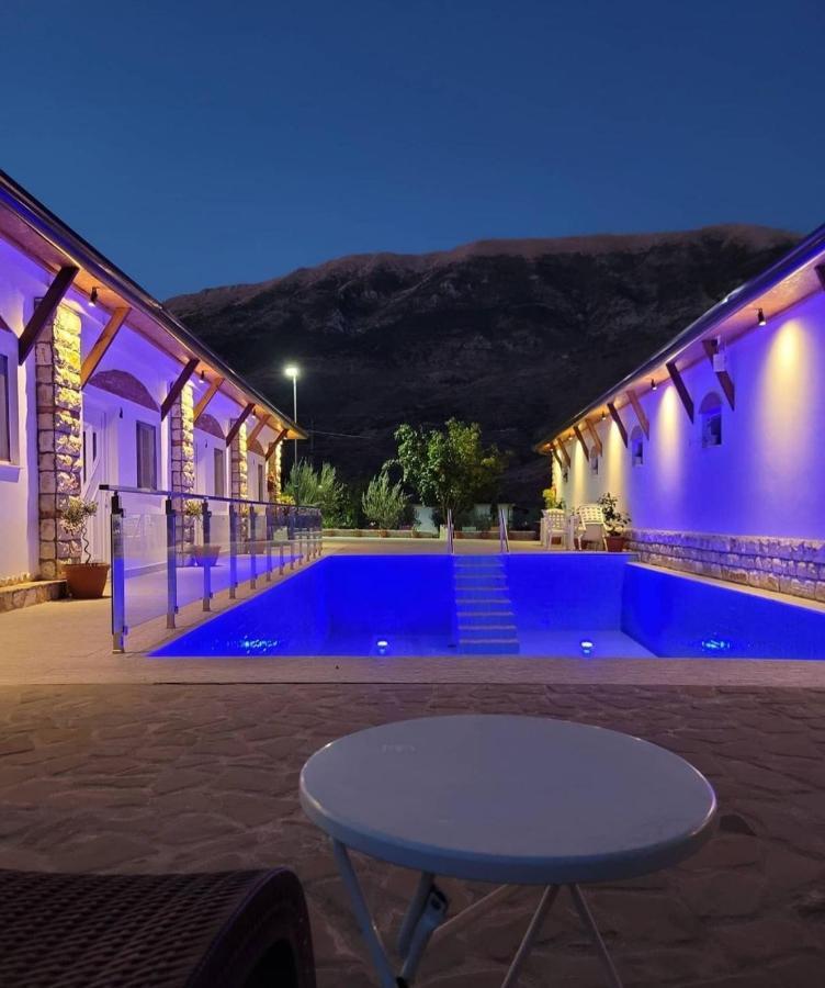 Guesthouse Lord Byron Tepelene Екстериор снимка