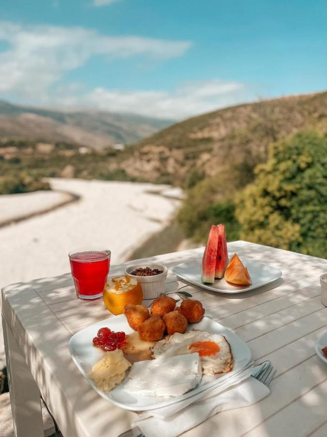 Guesthouse Lord Byron Tepelene Екстериор снимка