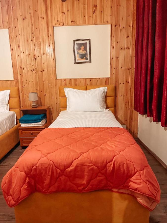 Guesthouse Lord Byron Tepelene Екстериор снимка