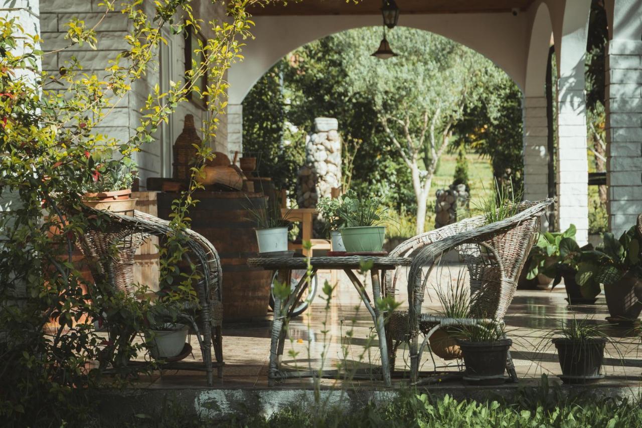 Guesthouse Lord Byron Tepelene Екстериор снимка