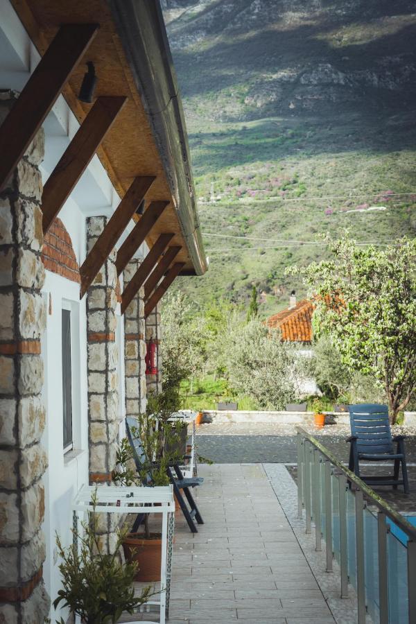 Guesthouse Lord Byron Tepelene Екстериор снимка